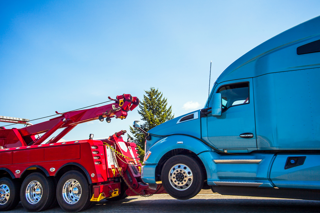 Roadside Assistance for Fleet Trucks: Ensuring Continuous Operation and Driver Safety
